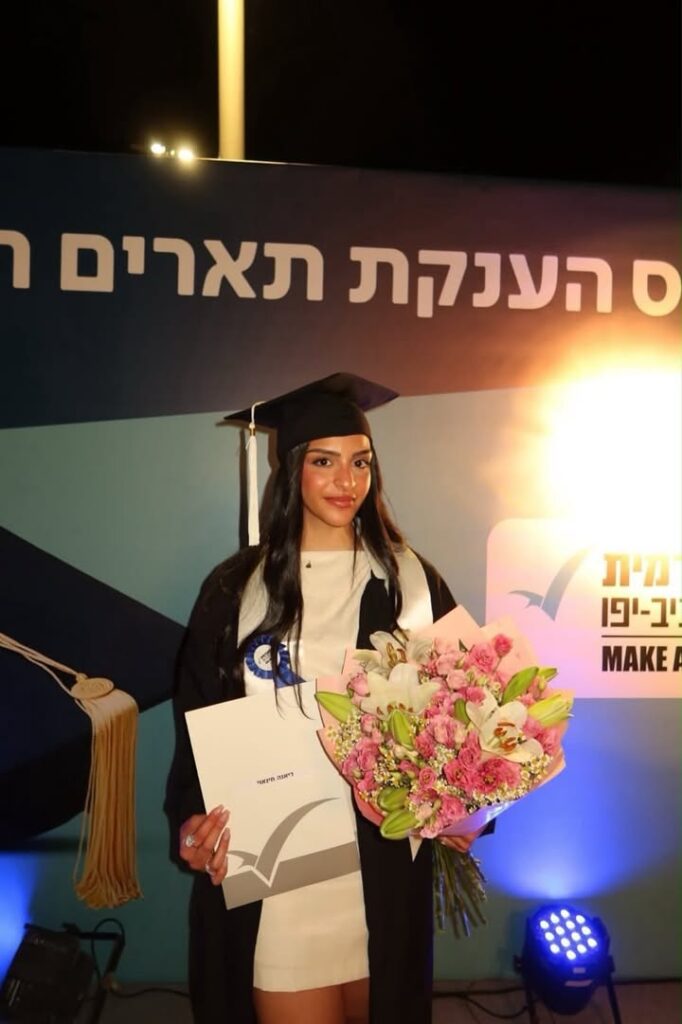 تهنئة بمناسبة التخرج الأكاديمي