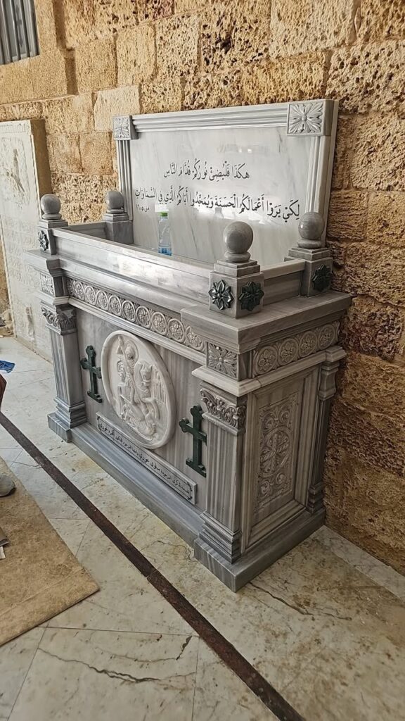 تبرع عائلة خوري بمنبر شموع رخامي – كنيسة القديس جوارجيوس